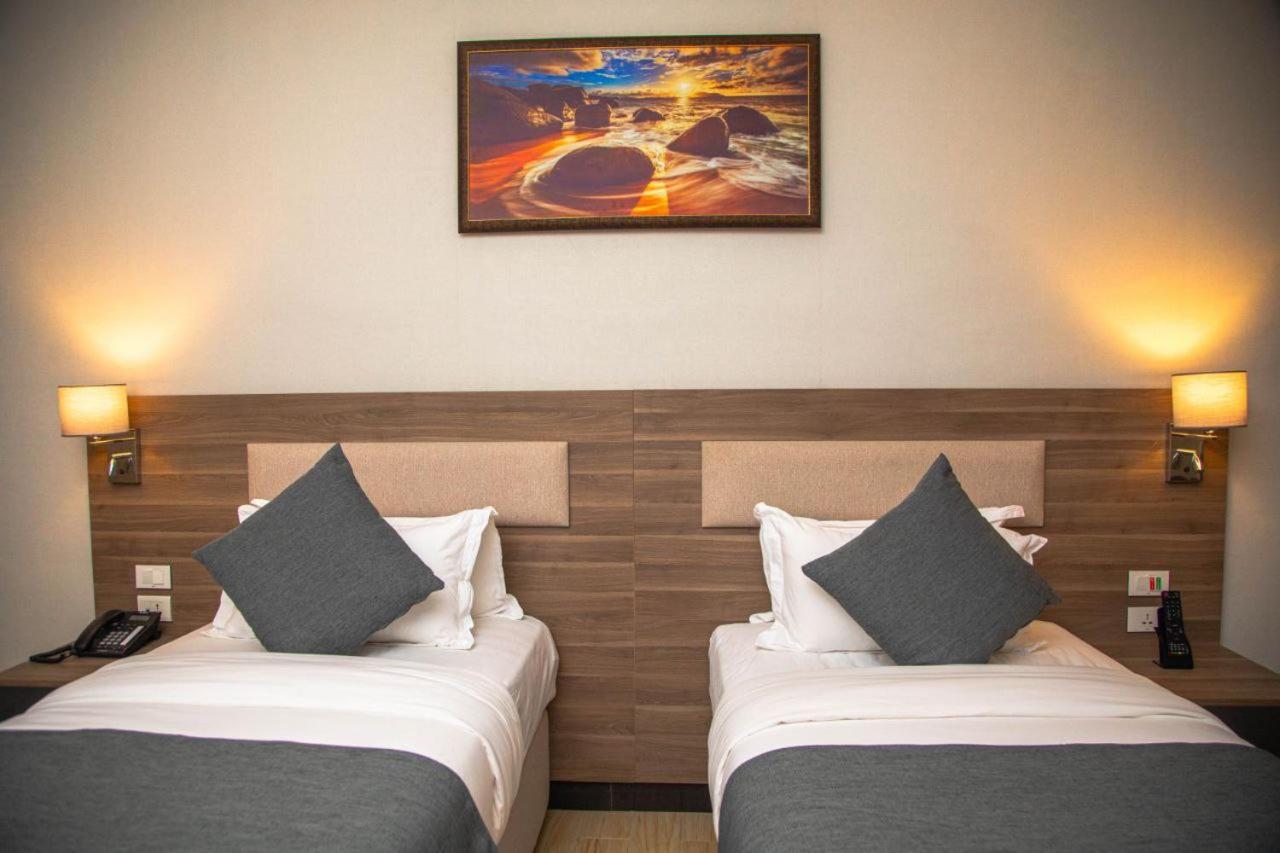 Triple E Hotel And Spa Аддис-Абеба Екстер'єр фото