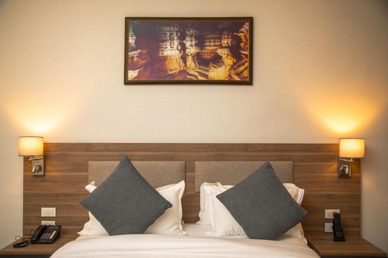 Triple E Hotel And Spa Аддис-Абеба Екстер'єр фото